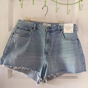 NWT Abercrombie 90s Relaxed Cutoff Short - Size 16